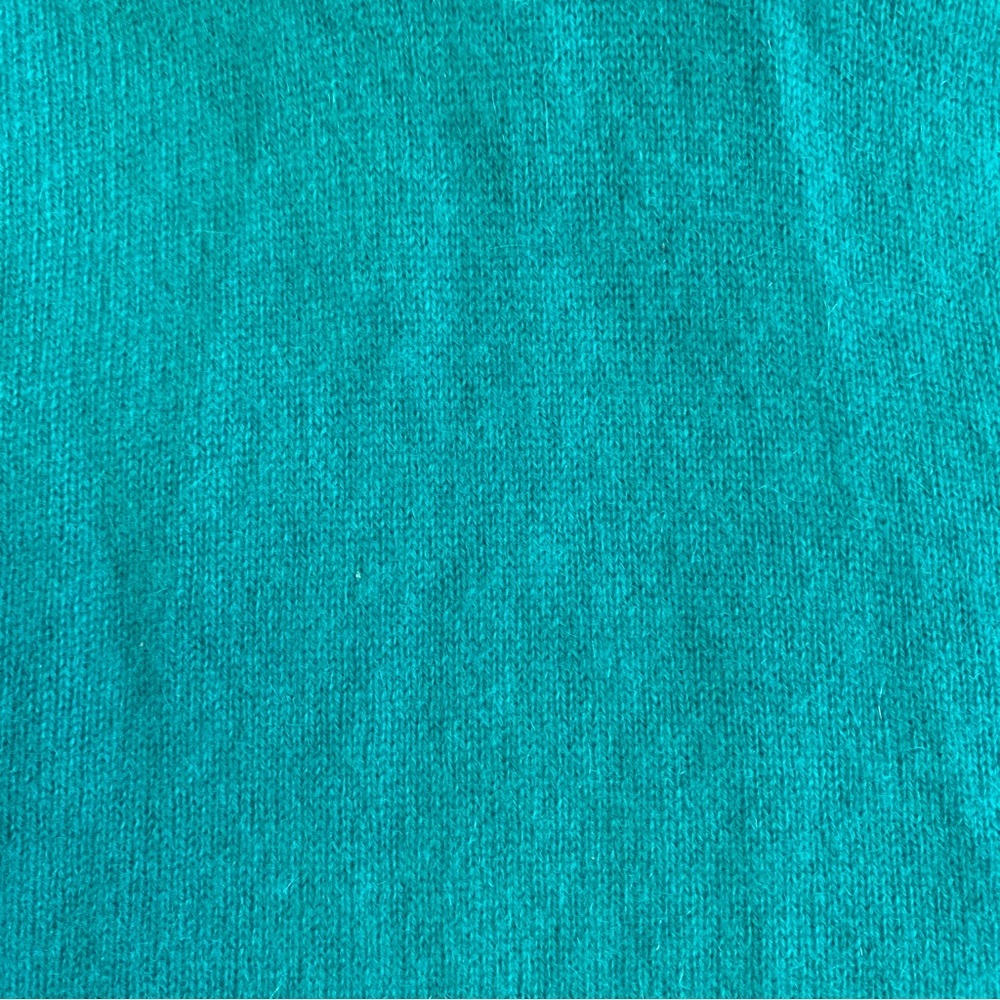 100% Cashmere Turtleneck Sweater - Picture 3 of 6